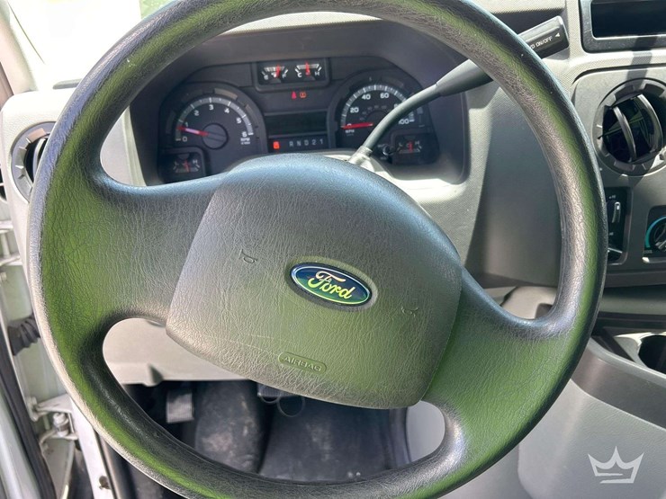 2014-ford-cargo-image-13