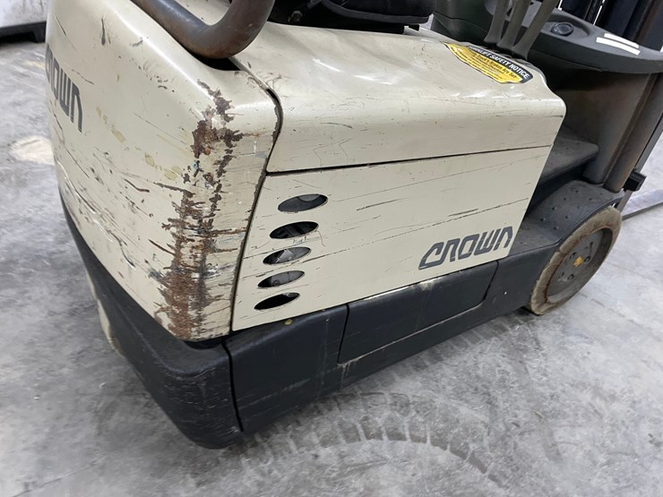 #300-•-crown-3,000lbs.-electric-forklift-image-15