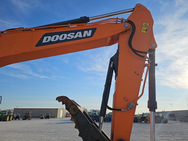 2022-doosan-dx225-lc-image-26