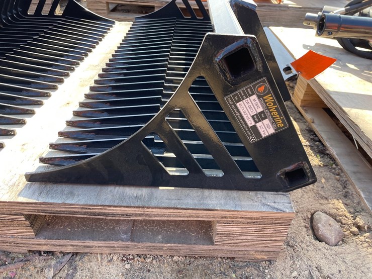 #2315-•-new-wolverine-42"-mini-skid-steer-skelton-bucket-image-3