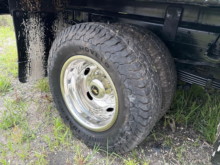 2022-chevrolet-3500-image-11