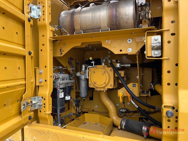 caterpillar-320-image-9