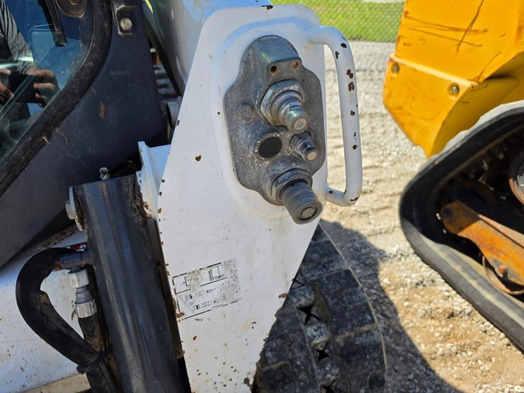 2016-bobcat-t595-image-5