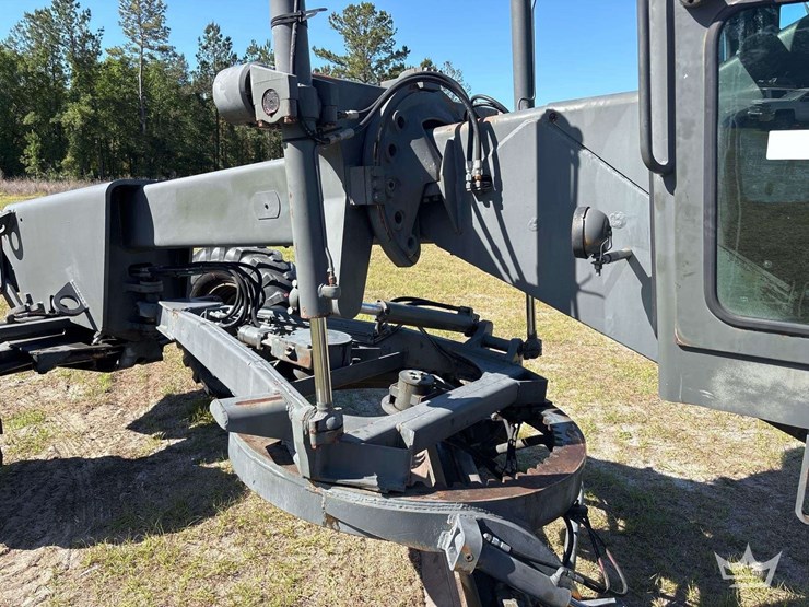 1986-deere-570a-image-9