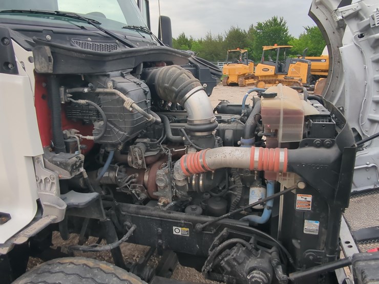 2016-kenworth-t880-image-12