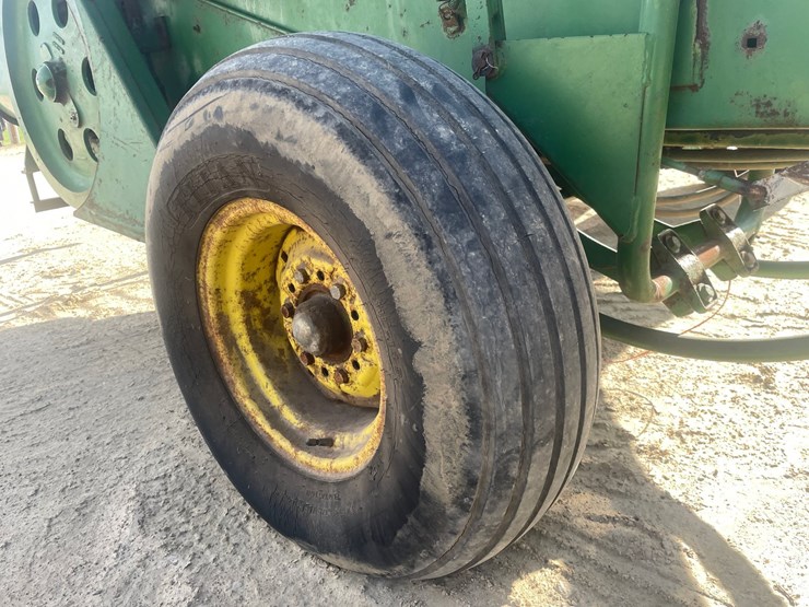 john-deere-337-image-39