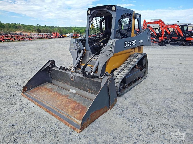 2015-deere-319e-image-1