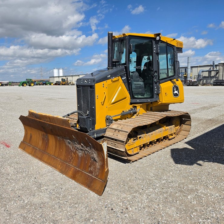 2023 DEERE 450 LGP