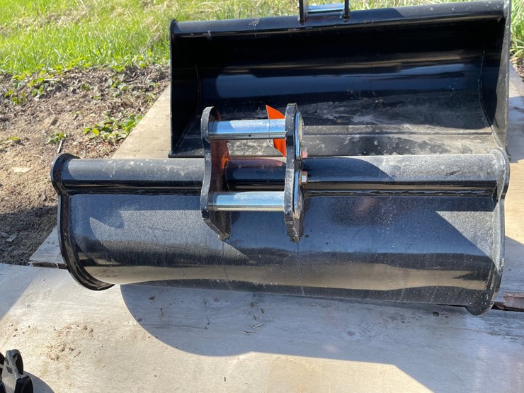 #2306-•-new-mini-24"-bucket-attachment-image-3