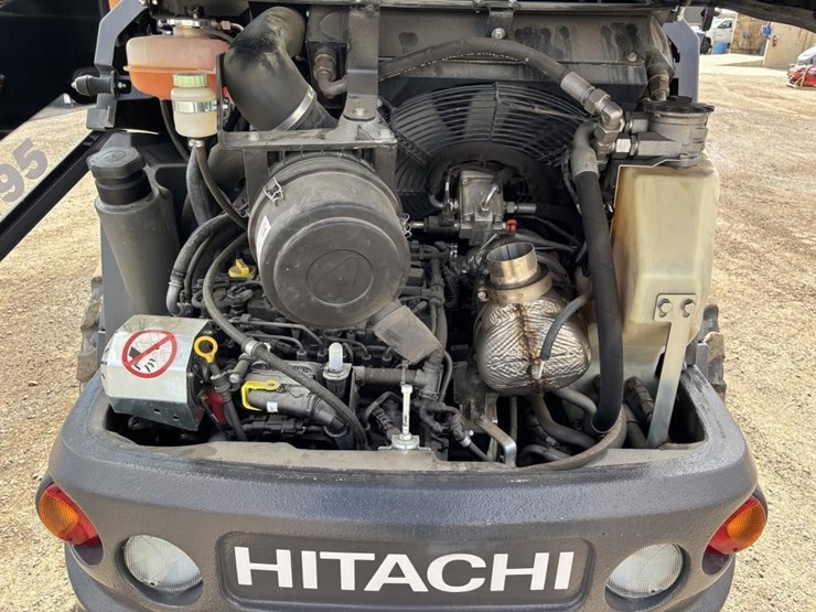 2022-hitachi-zw95-image-34