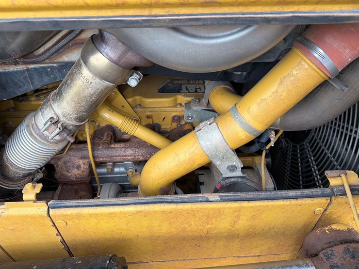 2019-caterpillar-d6n-lgp-image-17