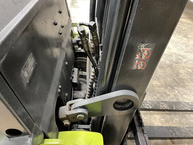 #302-•-clark-4,000lb-propane-forklift-image-17