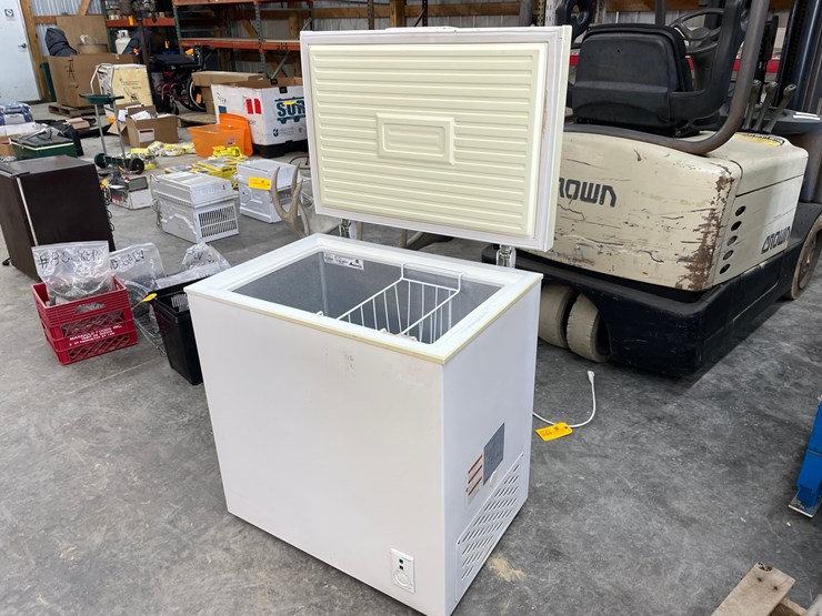 #6720-•-amana-chest-freezer-image-4