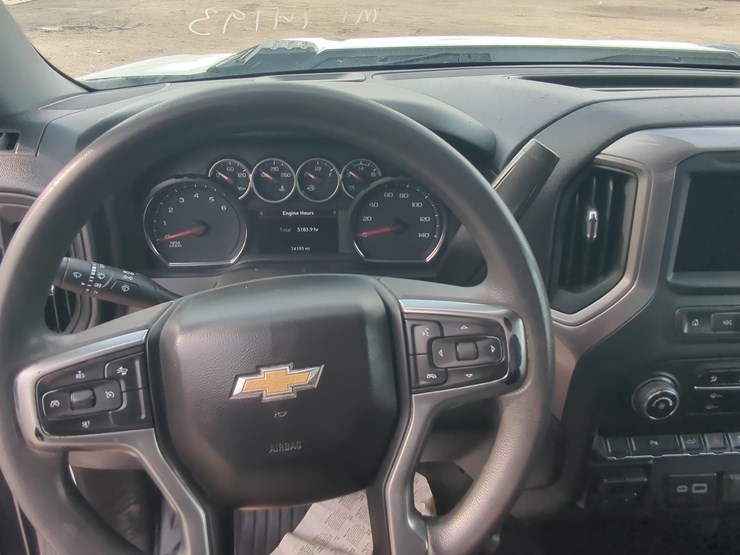 2023-chevrolet-2500-image-13