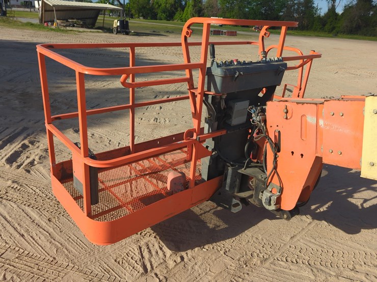 2018-jlg-600s-image-8
