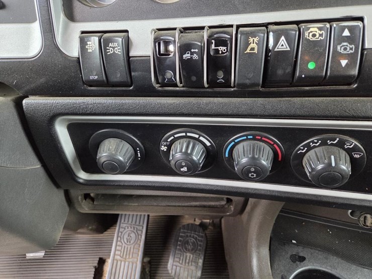 2012-kenworth-t800-image-21