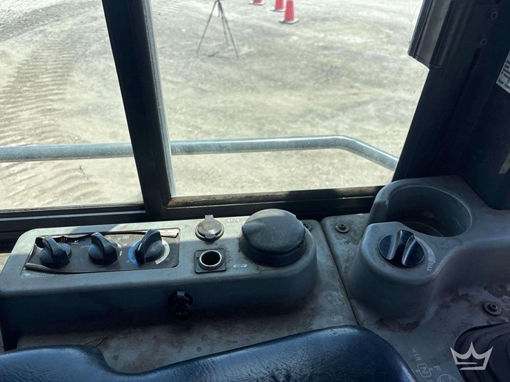 2018-komatsu-d51pxi-24-image-23