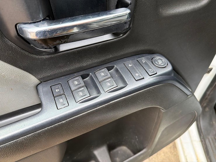2017-chevrolet-1500-image-19