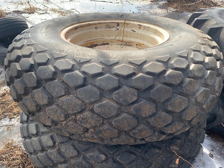 diamond-tread-tires-image-1