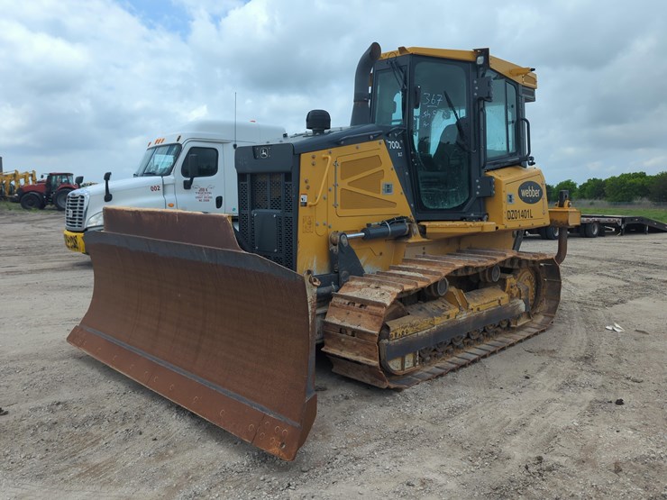 2022-deere-700l-xlt-image-2