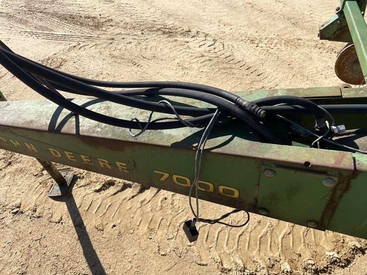 john-deere-7000-image-15