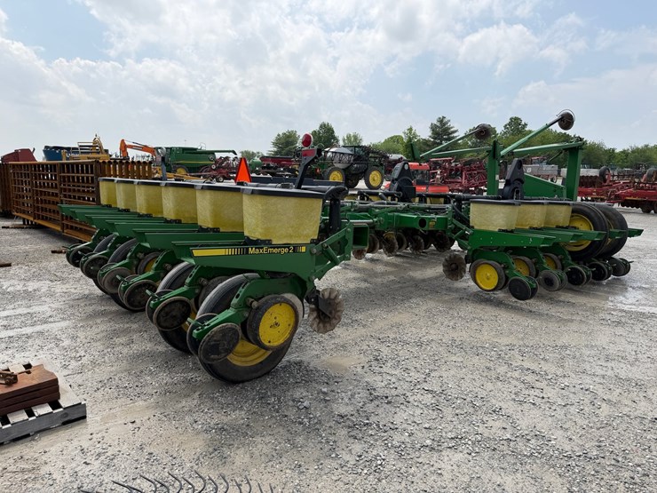 john-deere-7200-image-5