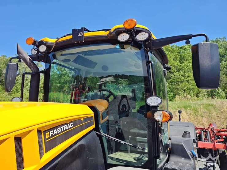 2022-jcb-fastrac-4220-image-25