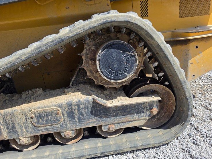 2015-deere-323e-image-15