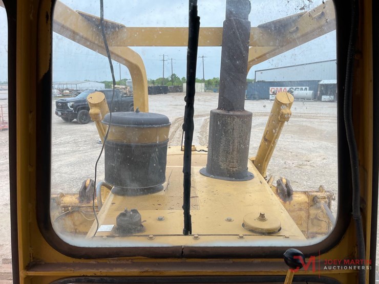 caterpillar-d6d-image-16