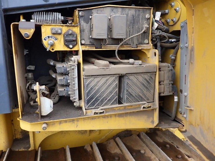 2016-deere-650k-image-11