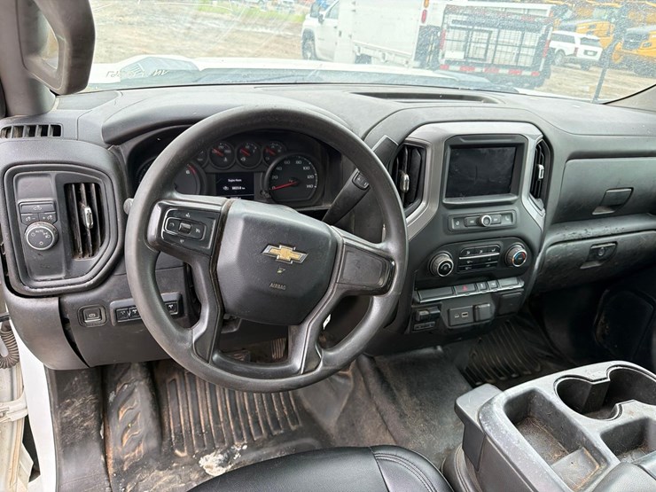 2021-chevrolet-3500hd-image-18