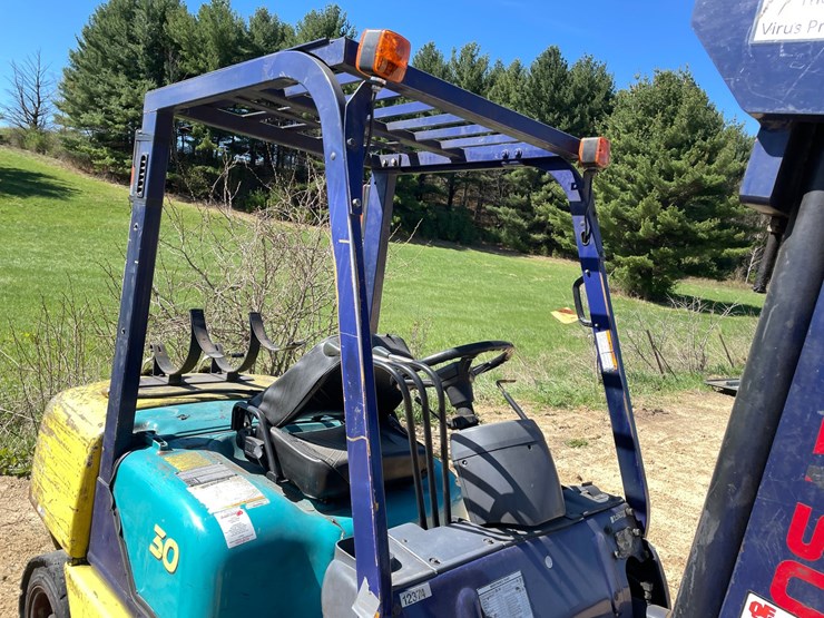 #308-•-komatsu-6,000-lbs,-propane-forklift-(non-moving)-image-22