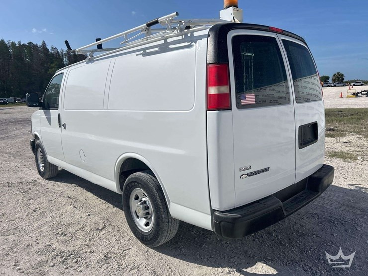 2011-chevrolet-express-2500-image-4