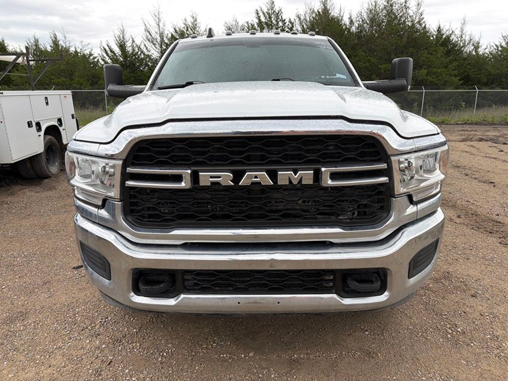 2022-dodge-3500-image-6