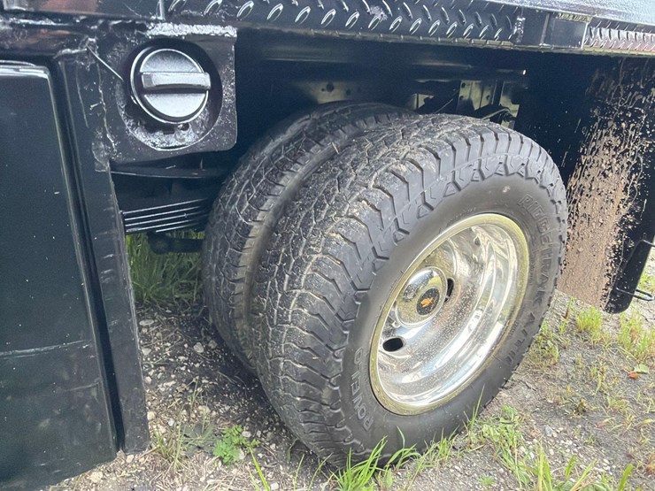 2022-chevrolet-3500-image-9