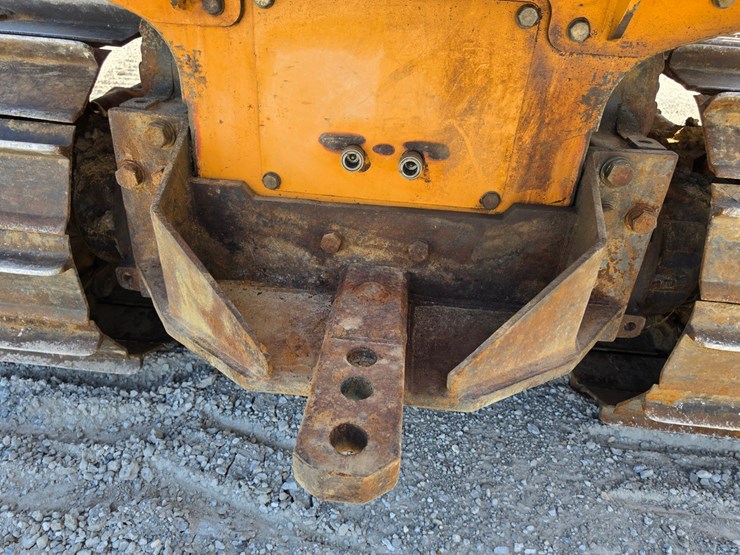 2014-case-850m-image-12