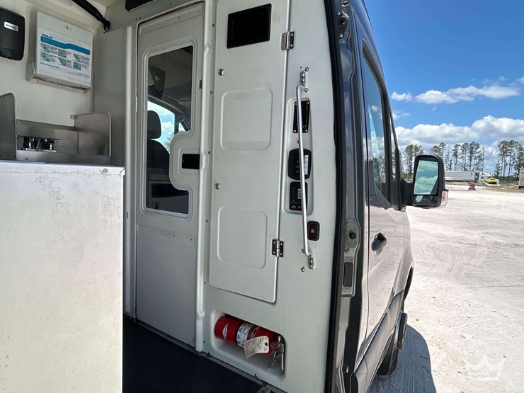 1992-ford-cargo-image-23
