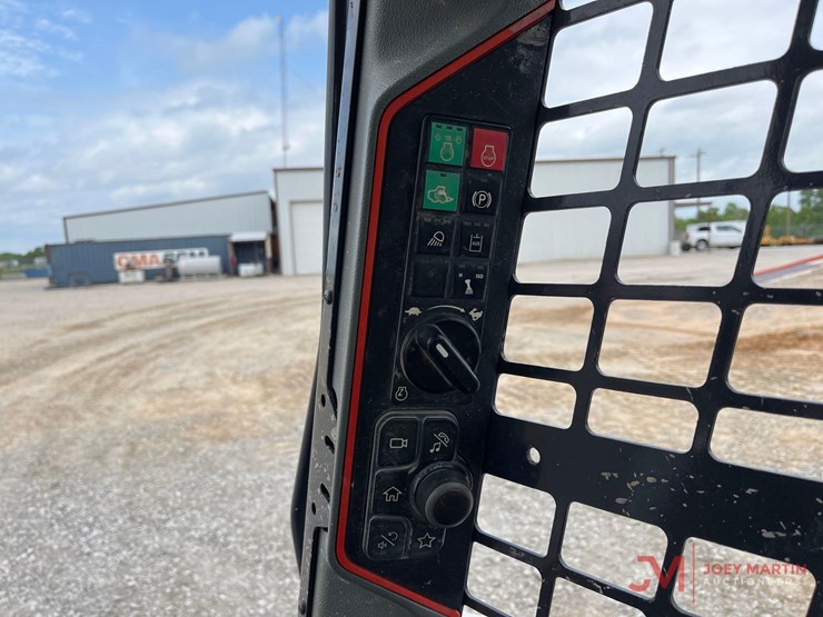 2022-bobcat-t64-image-12