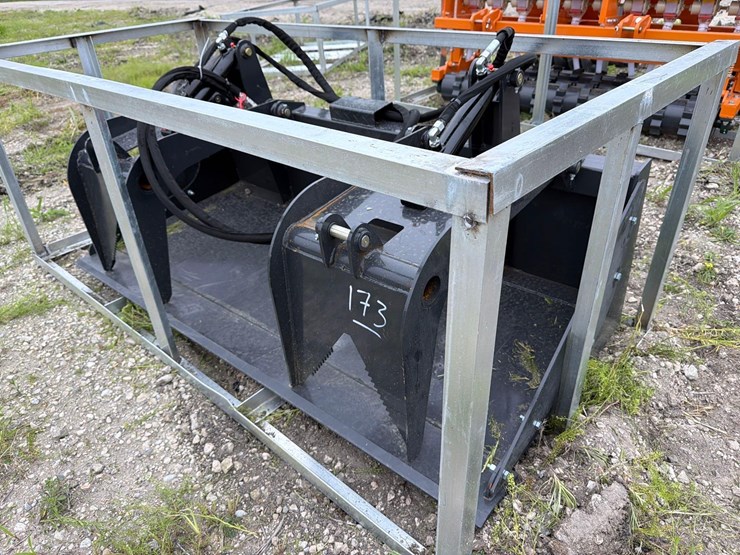 new-landhonor-sgb-11-72w-grapple-bucket-skid-steer-attachment-image-1