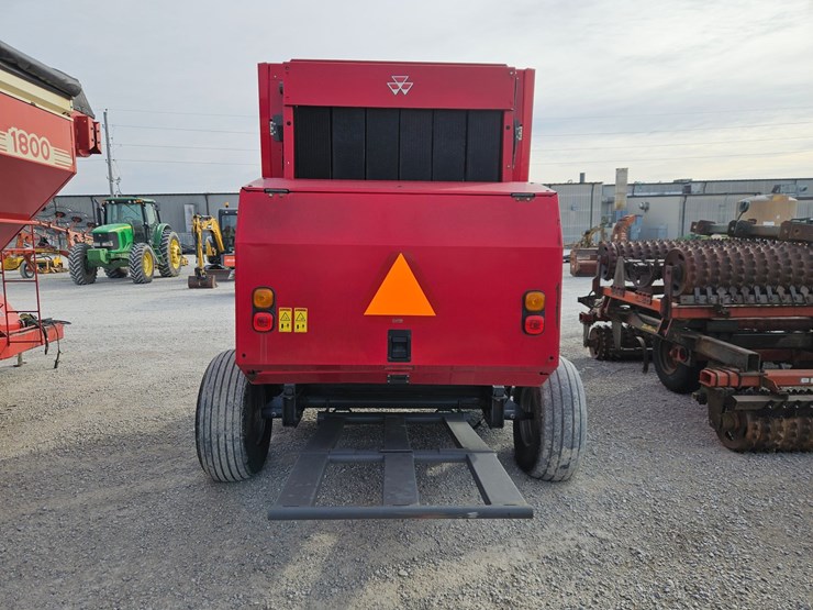 2015-massey-ferguson-2946-image-8