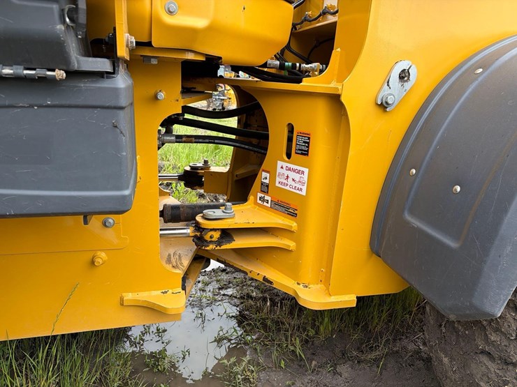 2023-deere-544p-image-8