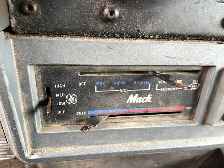 #102-•-1997-mack-ch600-semi-(has-wi-title)-image-86