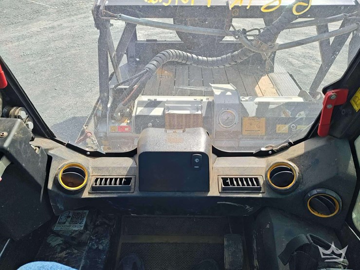 2023-jcb-3ts-8t-image-33