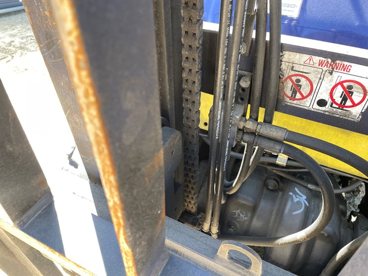 #308-•-komatsu-6,000-lbs,-propane-forklift-(non-moving)-image-29