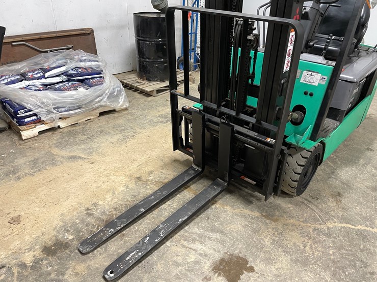 #301-•-mitsubishi-4,000lb-electric-3-wheeled-forklift-image-8