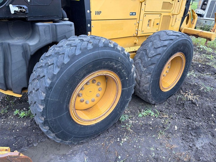 caterpillar-140m2-image-12