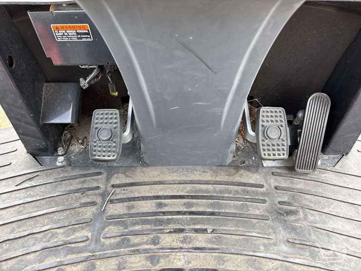 2023-kubota-r430-image-31