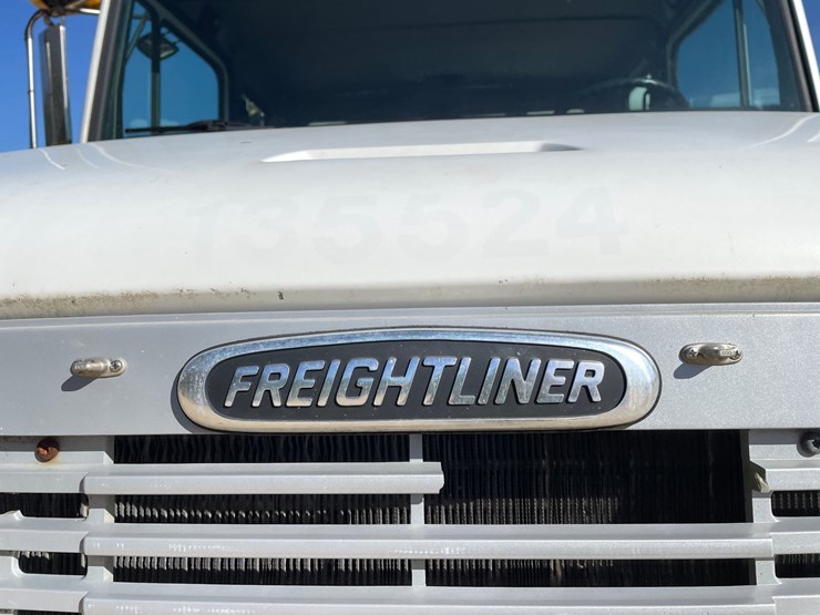 2003-freightliner-fl70-image-9