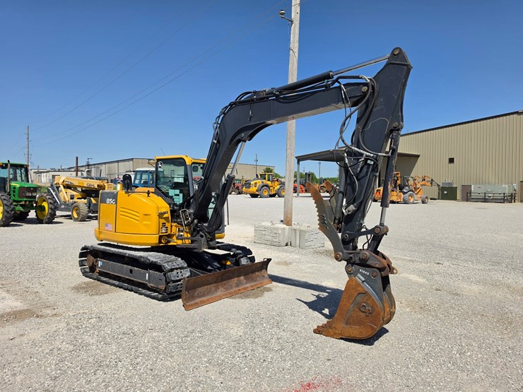 2018-deere-85g-image-1