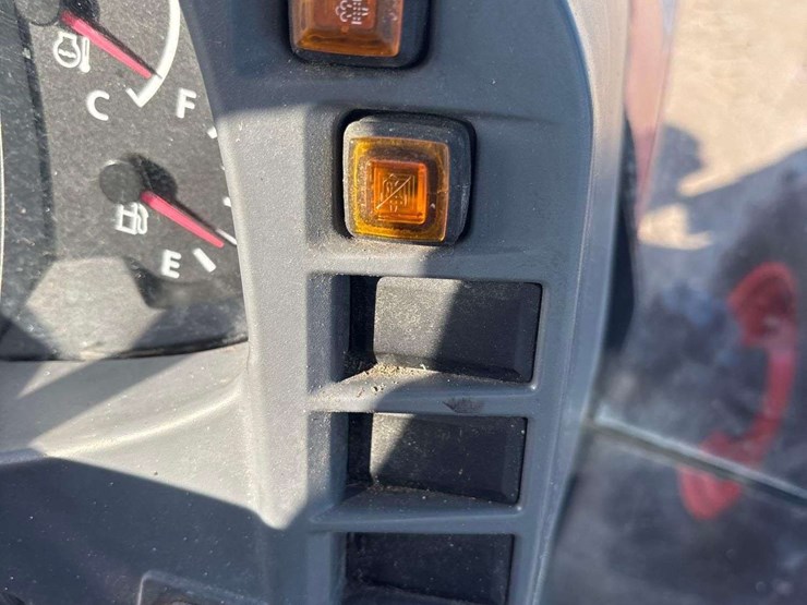 2015-kubota-m6-131-image-27